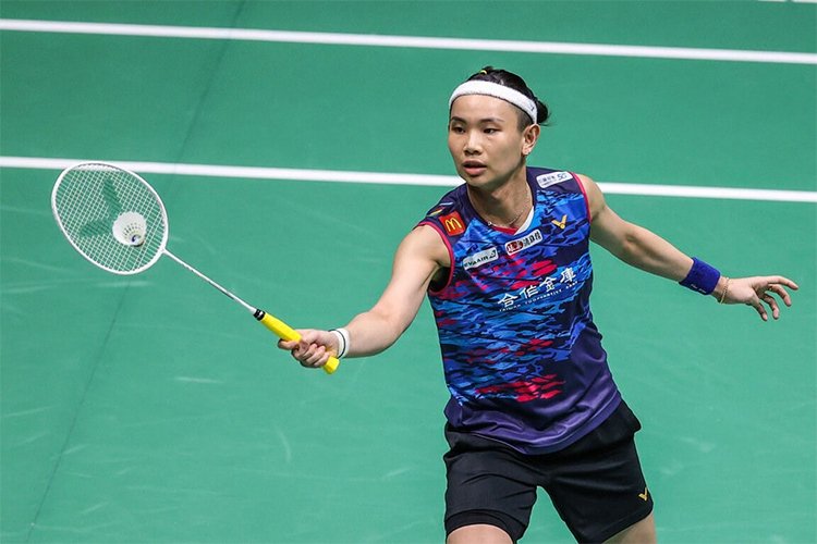 Improve Your Badminton Performance: Tips from the Pros