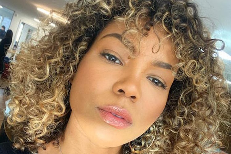 How to Style Short Wavy and Short Curly Hair