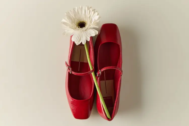 Ballet Flats vs Sneakers: Which Shoes Should You Wear Daily?